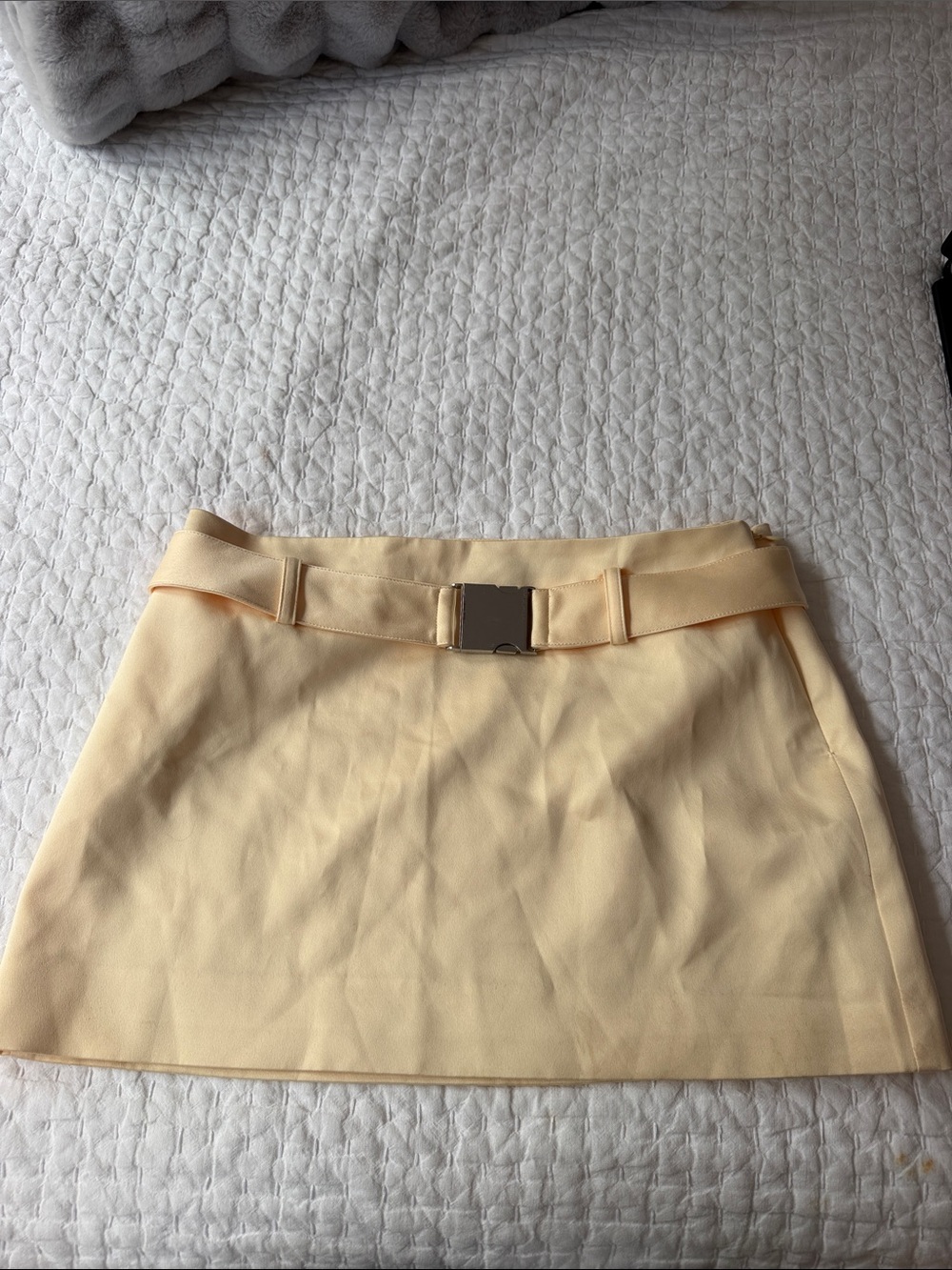 Reformation Women’s Light Yellow Satin Mini Skirt with Belt size 2